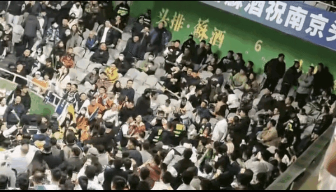开云体育app-球队失利遭遇连败，引发球迷不满