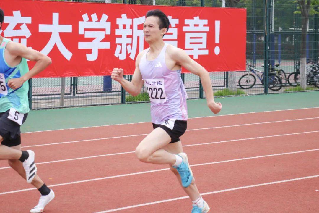 各路猛将齐聚一堂，赛场上演精彩表演