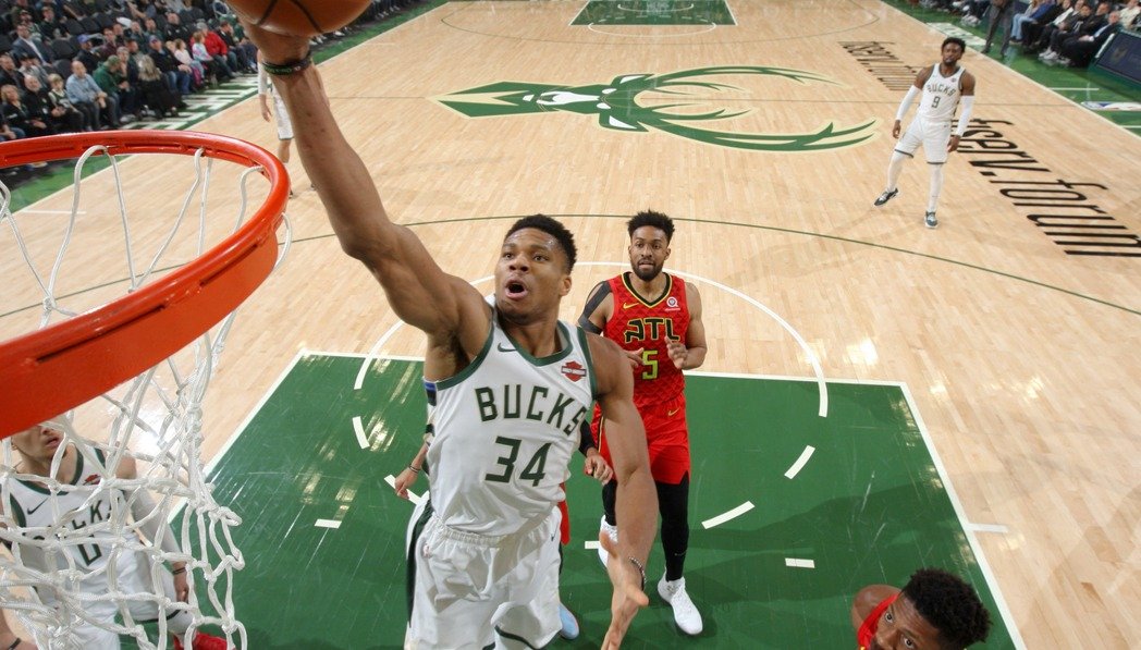 开云体育在线-雄鹿队逆转老鹰，收获九连胜