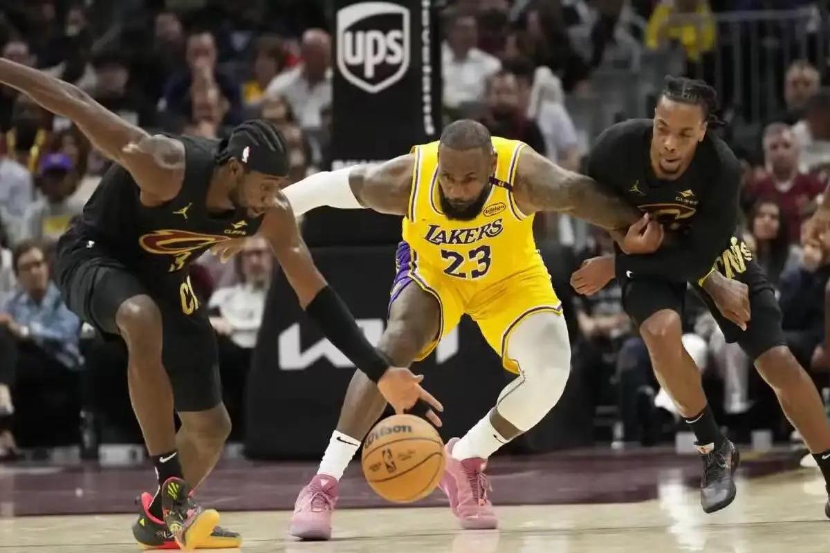 湖人击败黄蜂,领先优势扩大 湖人击败黄蜂,领先优势扩大