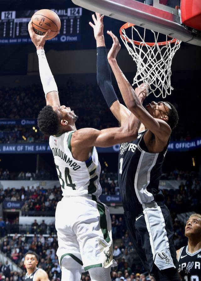 雄鹿大胜马刺，继续保持优势