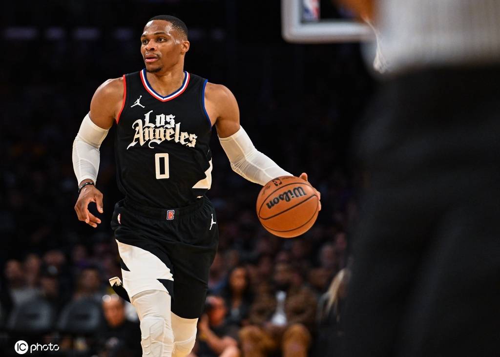 关于威少带垃圾时间，担任主控的信息