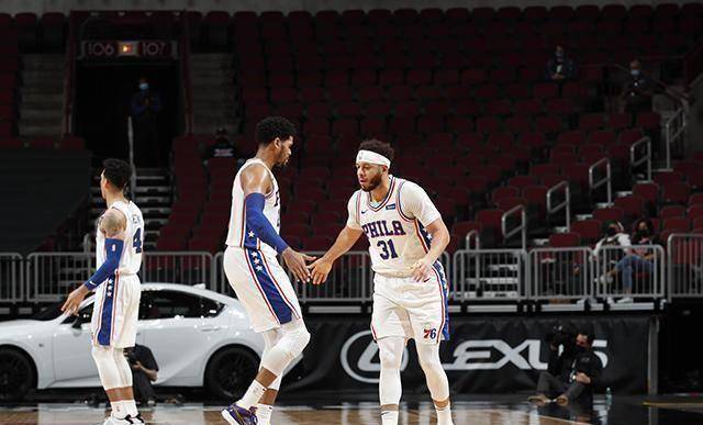 步行者主场大胜篮网,占据东部第二 步行者主场大胜篮网,占据东部第二