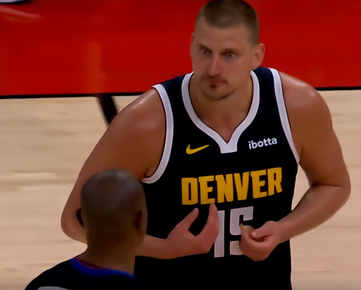 火箭艰难战胜掘金，继续领跑